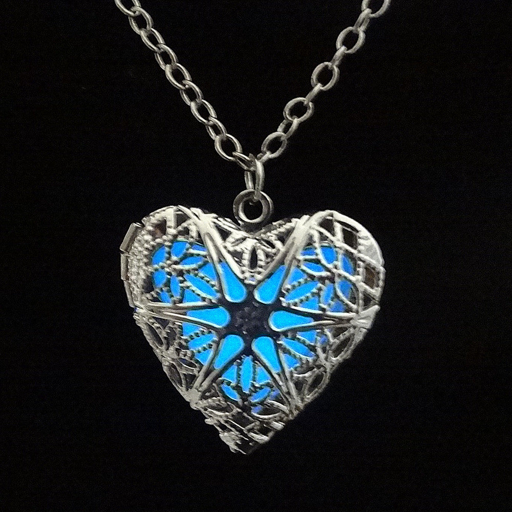Women'S Hollow Heart-Shaped Luminous Necklace Ring
